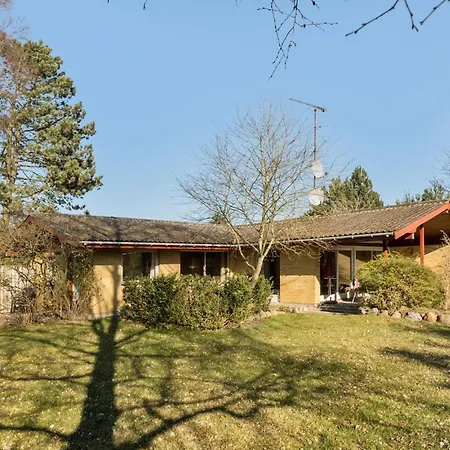 Holiday home Stunning Home In Vaeggerlose With Kitchen *