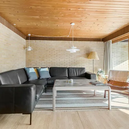 Holiday home Stunning Home In Vaeggerlose With Kitchen *